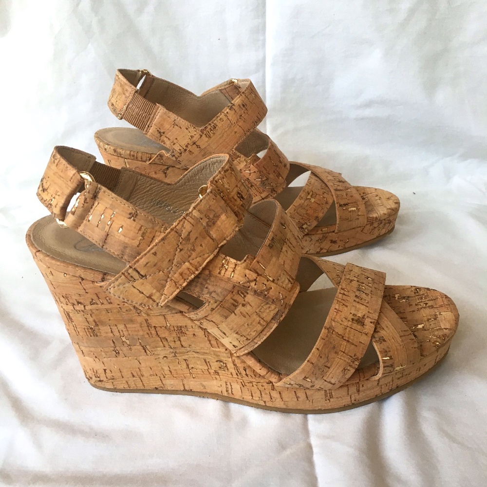 Donald J Pliner gold-flecked cork wedge sandal size 8.5
